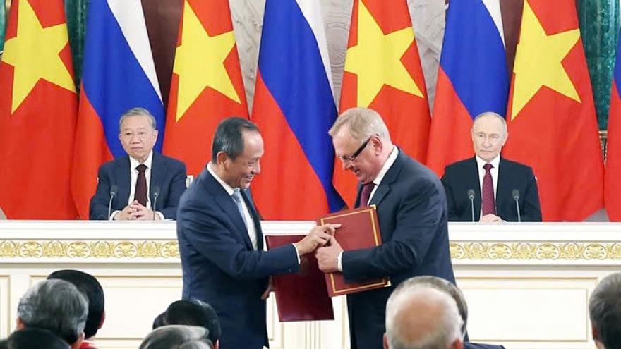 Vietnam Airlines signs MoU on cooperation with VTB Bank of Russia